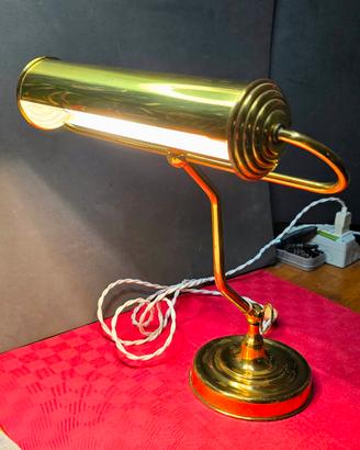 Lampada vintage da scrivania in ottone. 
