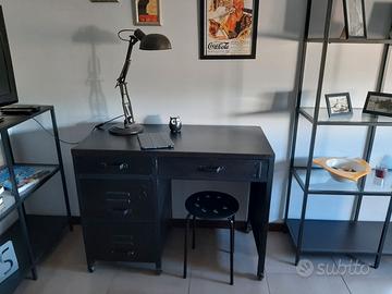 Scrivania stile industriale