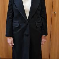 cappotto nero Loro Piana con collo in astrakan