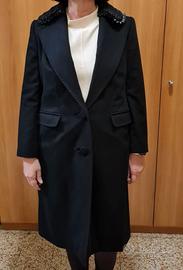 cappotto nero Loro Piana con collo in astrakan