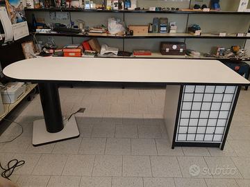 BANCONE NEGOZIO + 2 PIANI VETRINA