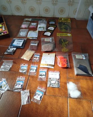 Lotto materiali fly tying – piume, dubbing, beads,