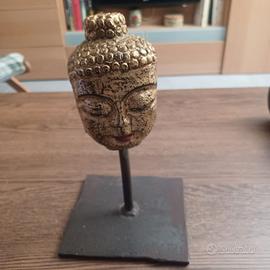 Antica testa di Buddha in bronzo decorata