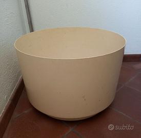 portavasi in resina della kartell su ruote