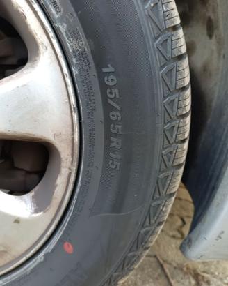 4 Ruote 4stagioni 195/65 R15 + 4 cerchi in lega