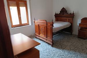 Abitazione 5 vani più bagno e piccolo cortile