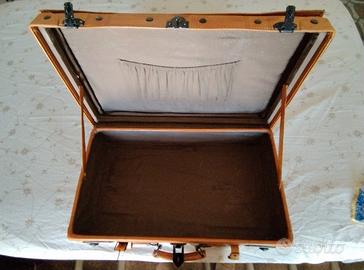 Valigia vintage in cuoio per auto d'epoca