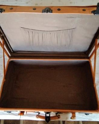 Valigia vintage in cuoio per auto d'epoca