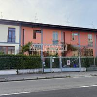 VILLA A SCHIERA DI 4 LOCALI CON GIARDINO, IN CENTR