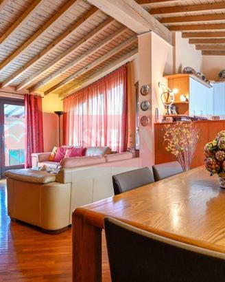 Attico / Mansarda di 157 m² con 4 locali e box aut