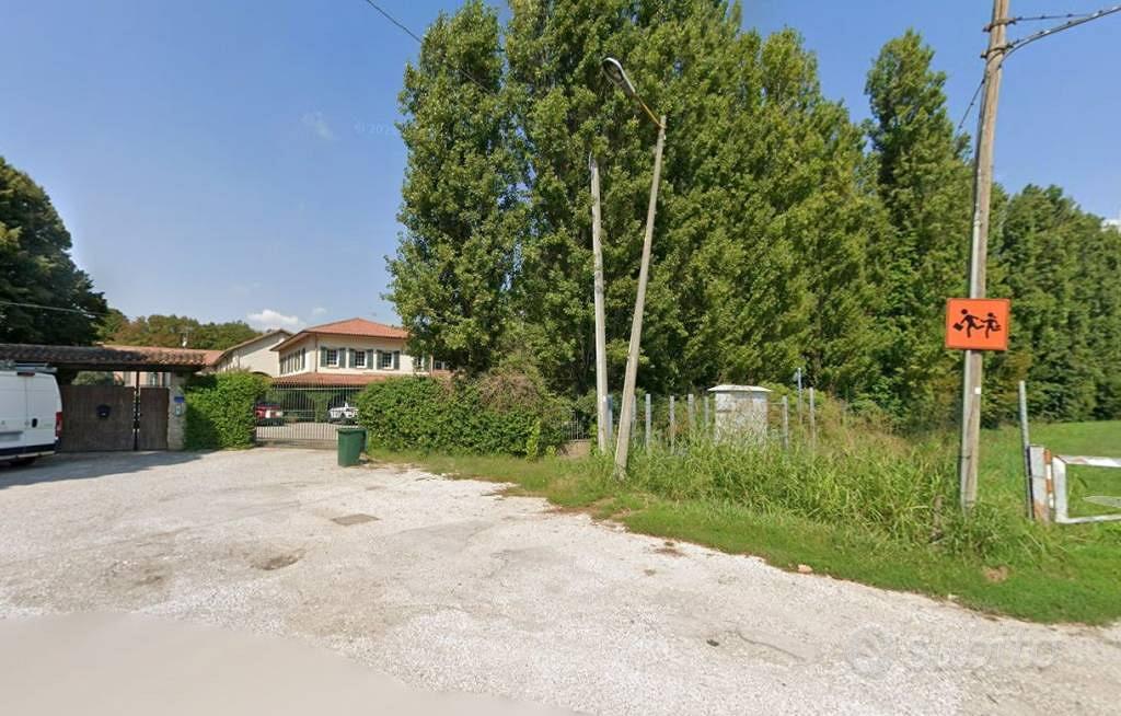 Rustico / Casale di 346000 m² con più di 5 locali - Vista 3
