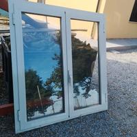 Finestre in alluminio bianco 