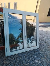 Finestre in alluminio bianco 