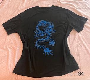 T-shirt Oversize Nera con Drago Blu – Mai Usata!