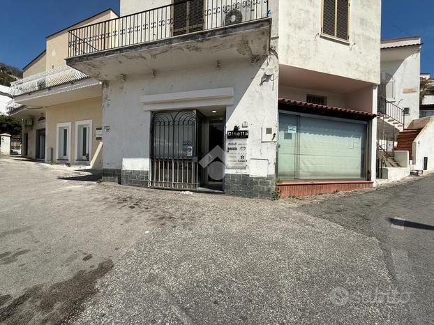 NEGOZIO A BARANO D'ISCHIA