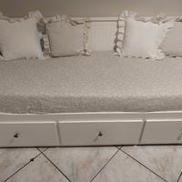 letto singolo con tre cassetti contenitori