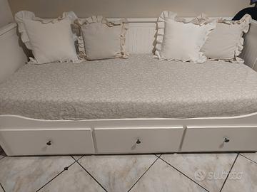 letto singolo con tre cassetti contenitori