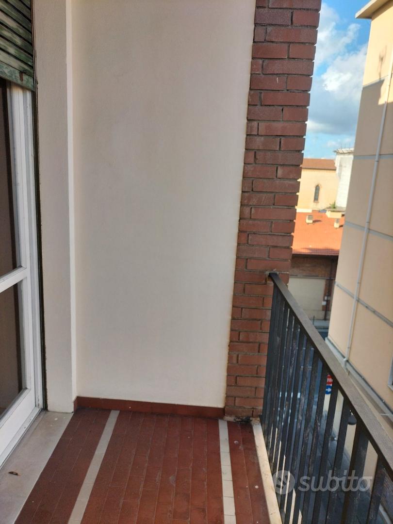 Appartamento p4 in via battisti e magazzino al pt - Vista 5