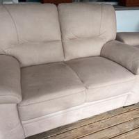 Due splenditi divani in ecopelle beige