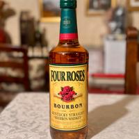Bottiglia Four Roses Bourbon Whiskey Whisky