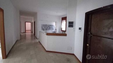 Appartamento di 170 m² con più di 5 locali e box a