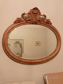 Specchio in cornice in legno 