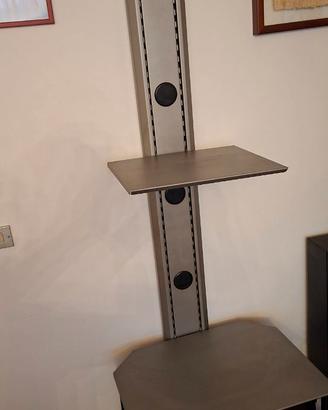 Colonna porta TV - Oggetto di design