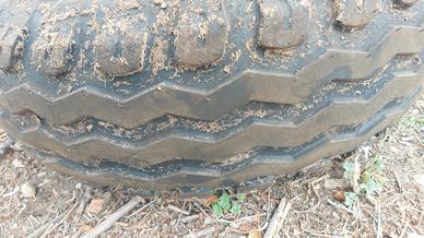 Coppia gomme con cerchio 6 fori 10./075-15.3