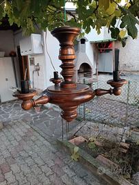 Lampadario in legno