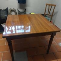 tavolo a libro e lampadario 