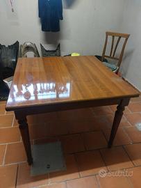 tavolo a libro e lampadario 