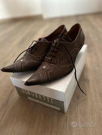 Scarpe stringate in pelle