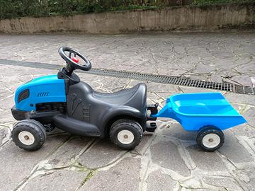 trattore giocattolo con rimorchio