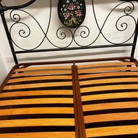 letto in ferro battuto con rete