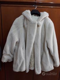 Pellicciotto sintetico bianco con cappuccio