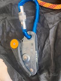 Attrezzatura arrampicata, grigri e moschettone