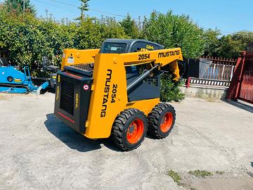 P33 Mini pala Mustang 2054 targata 26 q.li