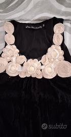 abito elegante in merletto e applicazioni floreali