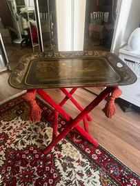 Tavolino antico pieghevole con vassoio