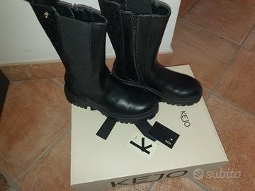 Anfibi neri da donna