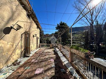 CASA INDIPENDENTE A SALERNO