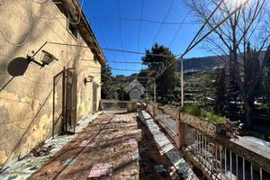 CASA INDIPENDENTE A SALERNO