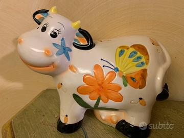 Salvadanaio in ceramica soggetto mucca