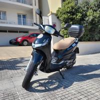 Scooter Peugeot Tweet 125 2013 bauletto