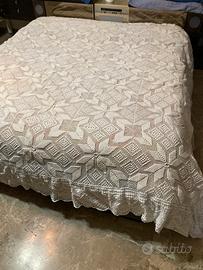 Copriletti fatti a uncinetto