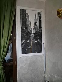 Quadro NY tela su cornice legno bianca 