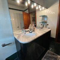 Mobile bagno in marmo doppio lavandino