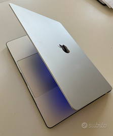 Mac book Air M2 display Liquid Retina 15,3”