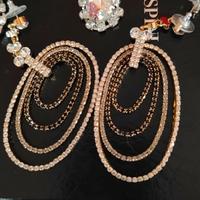 Orecchini a più cerchi con strass 