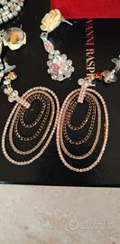 Orecchini a più cerchi con strass 